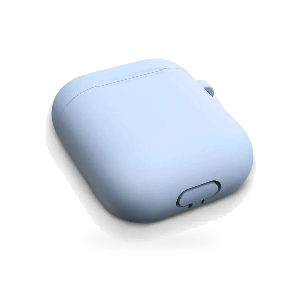 Capa de silicone azul claro para AirPods, vista da abertura de carga