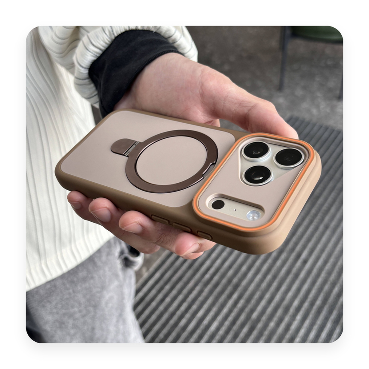 Capa Armor fosca dourado com anel de suporte embutido e compatibilidade MagSafe